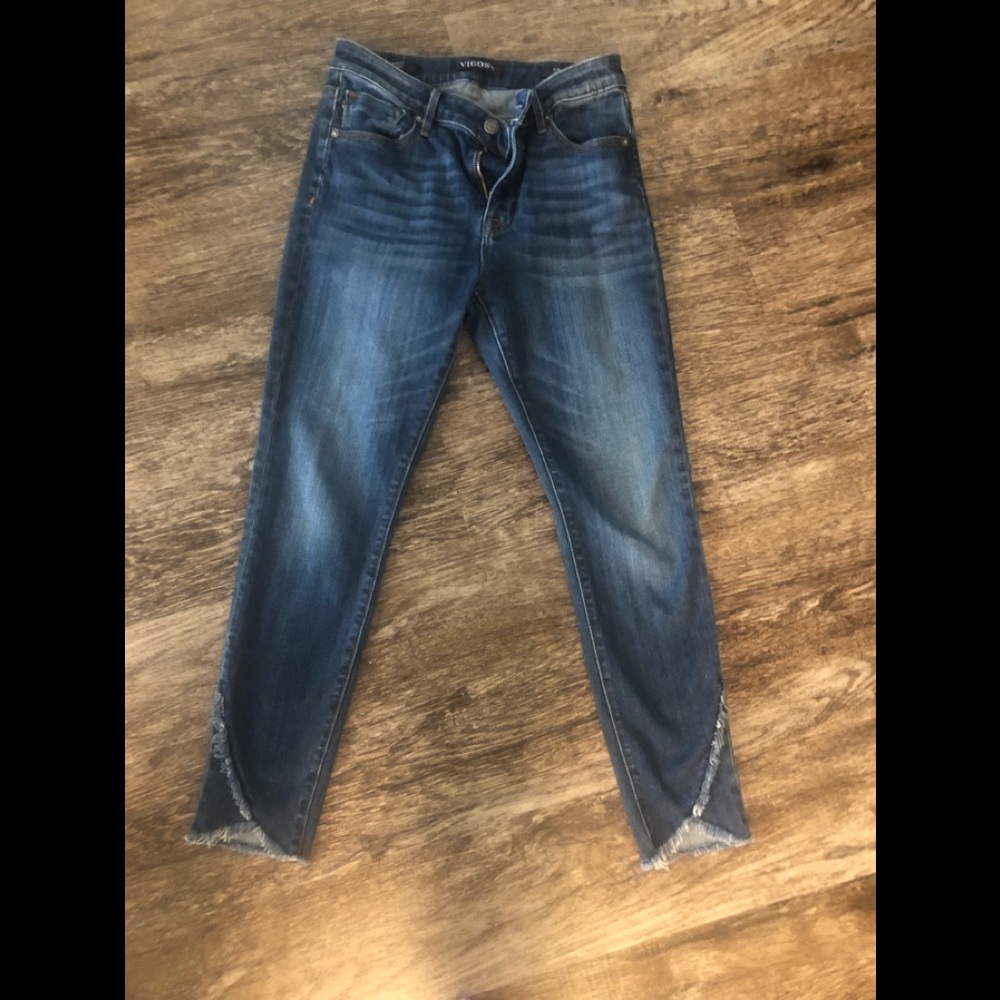 Denim Vigoss Mid Rise frayed edges 28x26